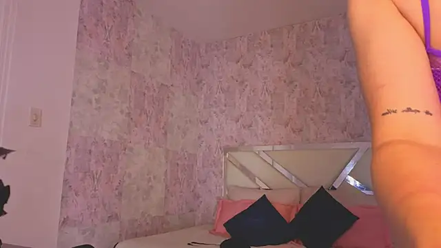 april summer  online show from 04-02-26, 08:37