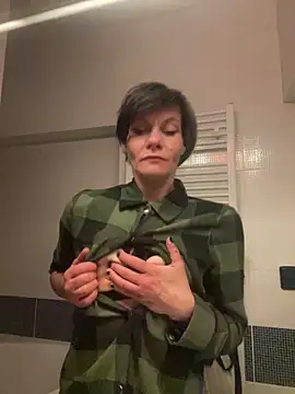 DtPORNBITCH online show from 04-13-26, 12:25