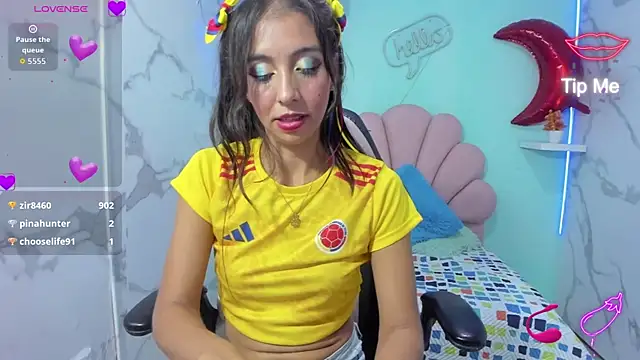 Snapshot of sandra_petite19 chatting on 06-18-26, 09:36 sandra petite19 online show from 06-18-26, 09:36