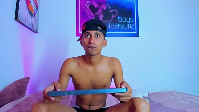 Boys xxx  online show from 04-19-26, 12:17