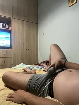 Snapshot of tommyxxx2026 chatting on 06-17-26, 12:43 tommyxxx2026 online show from 06-17-26, 12:43