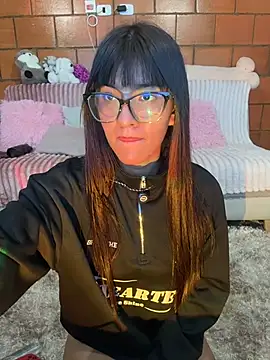 Snapshot of xayah_cute chatting on 05-04-26, 04:27 xayah cute online show from 05-04-26, 04:27
