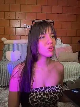 Snapshot of xayah_cute chatting on 05-08-26, 04:49 xayah cute online show from 05-08-26, 04:49