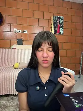 Snapshot of xayah_cute chatting on 04-15-26, 05:35 xayah cute online show from 04-15-26, 05:35