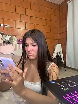 Snapshot of xayah_cute chatting on 05-21-26, 05:38 xayah cute online show from 05-21-26, 05:38