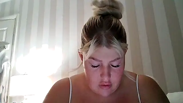 Lexi Laura online show from 04-18-26, 08:20