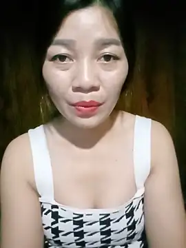 Yiyi102300 online show from 05-27-26, 02:35
