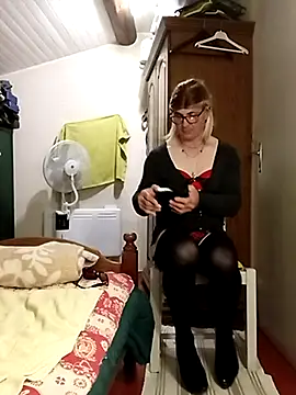 stephie83 online show from 03-28-26, 07:59