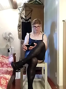 stephie83 online show from 05-17-26, 03:56