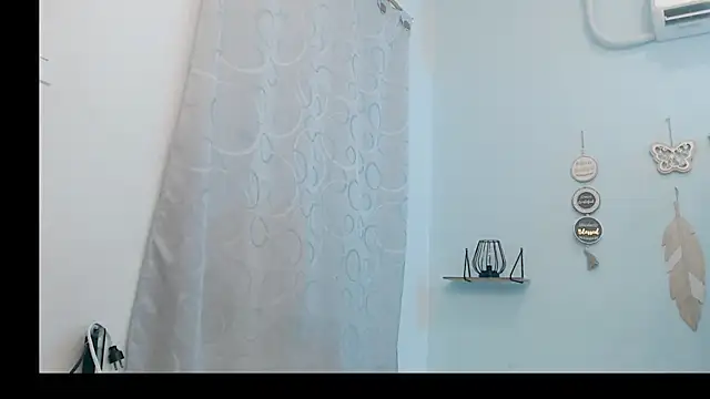 hotlatinaluna23 online show from 05-05-26, 03:04