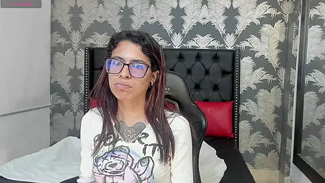 Emily Lopera online show from 06-21-26, 11:43