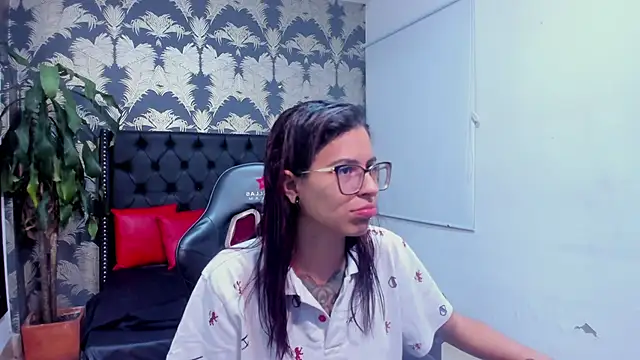 Emily Lopera online show from 05-02-26, 02:00