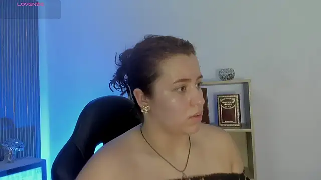 Snapshot of JeanneWilliams chatting on 05-23-26, 12:26 JeanneWilliams online show from 05-23-26, 12:26