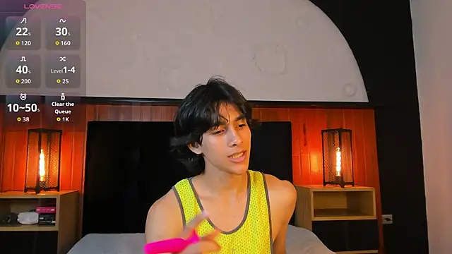 Snapshot of Cheys_Mast chatting on 06-19-26, 08:14 Cheys Mast online show from 06-19-26, 08:14