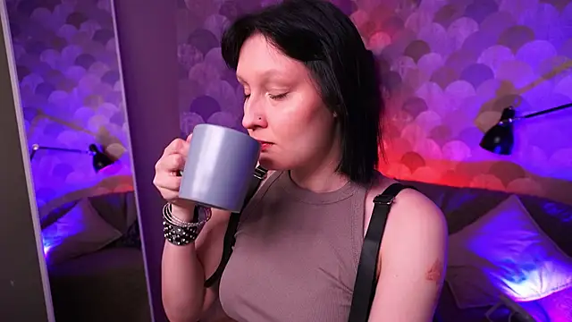 Velvet Lily online show from 04-14-26, 08:47