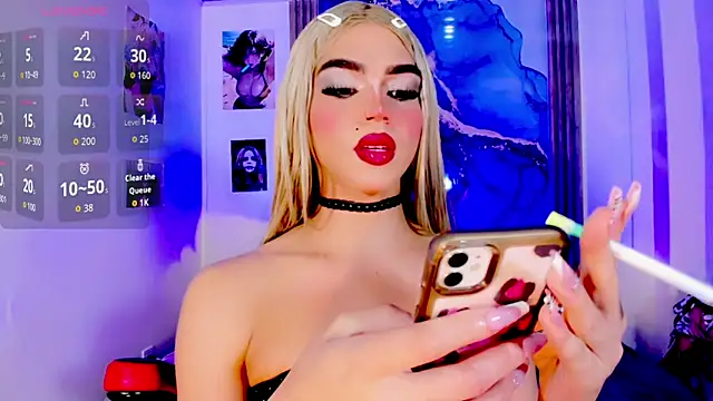 Snapshot of blonde_queen- chatting on 06-11-26, 12:32 blonde queen- online show from 06-11-26, 12:32