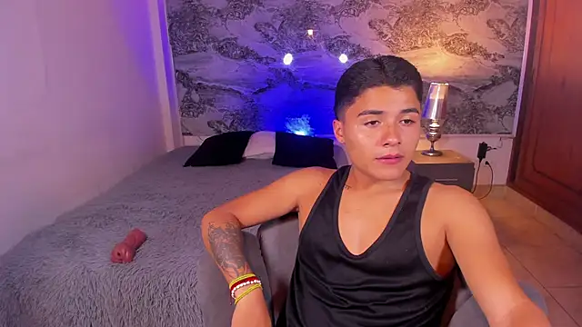 Liam Dustin online show from 04-10-26, 03:57