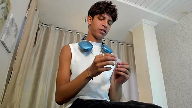 Snapshot of Ethan_qop chatting on 07-05-26, 10:16 Ethan qop online show from 07-05-26, 10:16