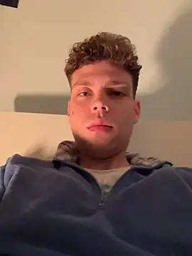 Snapshot of Fresh27ita chatting on 03-15-26, 03:24 Fresh27ita online show from 03-15-26, 03:24