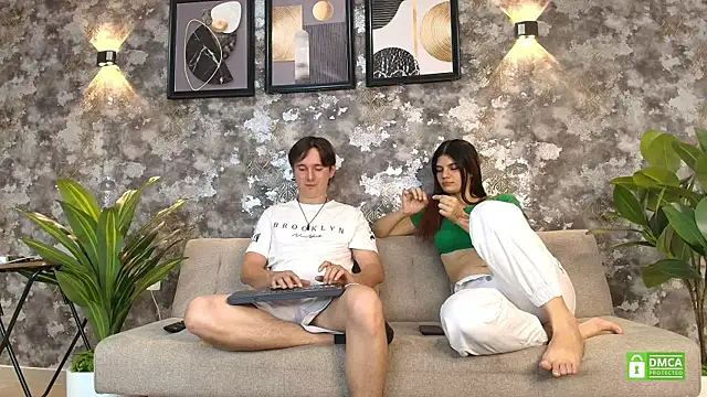 Snapshot of Mariana_and_Ronny chatting on 08-02-26, 06:12 Mariana and Ronny online show from 08-02-26, 06:12