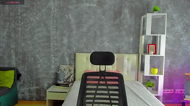 Snapshot of Shiny_Liss chatting on 05-12-26, 01:35 Shiny Liss online show from 05-12-26, 01:35