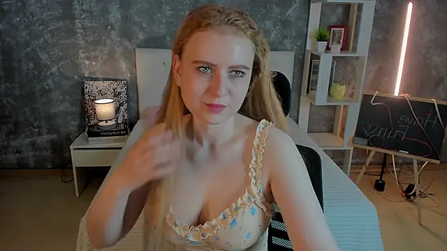 Snapshot of Shiny_Liss chatting on 06-12-26, 01:36 Shiny Liss online show from 06-12-26, 01:36