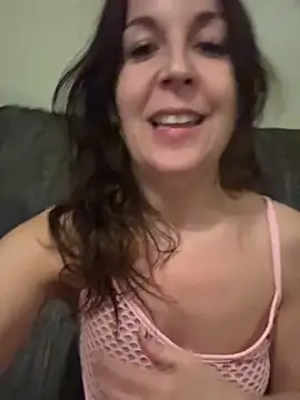 Snapshot of petitehotwife4u chatting on 03-30-26, 09:38 petitehotwife4u online show from 03-30-26, 09:38
