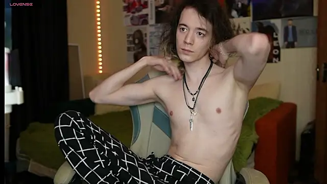 Snapshot of Tomboysex chatting on 03-18-26, 03:24 Tomboysex online show from 03-18-26, 03:24