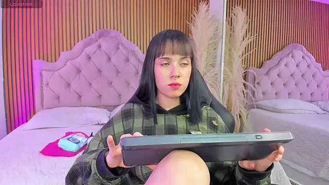 AlaskaFlowerss1  online show from 06-17-26, 06:35