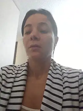 Snapshot of miaeyex chatting on 06-09-26, 12:06 miaeyex online show from 06-09-26, 12:06