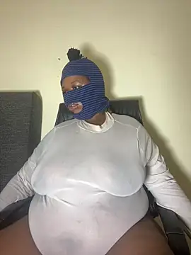 NaughtyGirl0000 online show from 05-27-26, 06:32