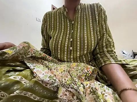 Snapshot of Noor_Sexy02 chatting on 05-29-26, 10:43 Noor Sexy02 online show from 05-29-26, 10:43