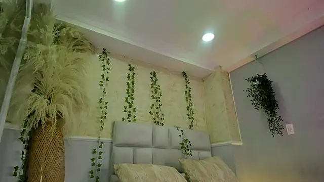 Snapshot of AlondraSoomer chatting on 06-21-26, 05:35 AlondraSoomer online show from 06-21-26, 05:35