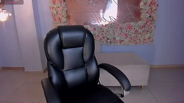 ArianaNova online show from 05-09-26, 02:48