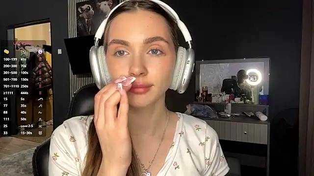 Veluxe online show from 04-08-26, 03:02