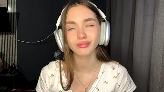 Veluxe online show from 04-07-26, 02:52