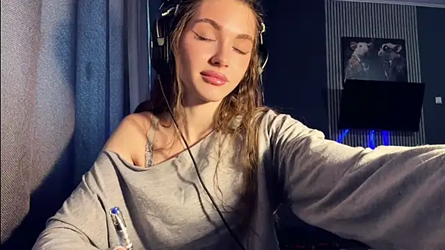 Veluxe online show from 03-15-26, 12:23