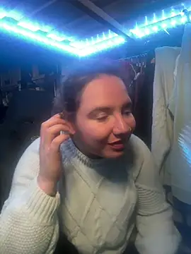 curvyneon online show from 04-12-26, 06:22