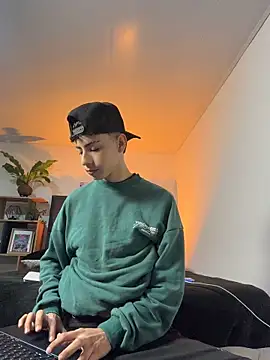 Snapshot of SebastianReed_ chatting on 04-18-26, 01:19 SebastianReed online show from 04-18-26, 01:19