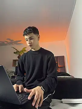Snapshot of SebastianReed_ chatting on 05-21-26, 02:42 SebastianReed online show from 05-21-26, 02:42