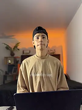 Snapshot of SebastianReed_ chatting on 04-06-26, 04:08 SebastianReed online show from 04-06-26, 04:08