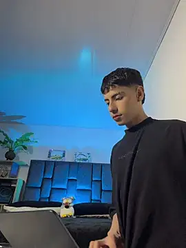 Snapshot of SebastianReed_ chatting on 05-18-26, 04:07 SebastianReed online show from 05-18-26, 04:07