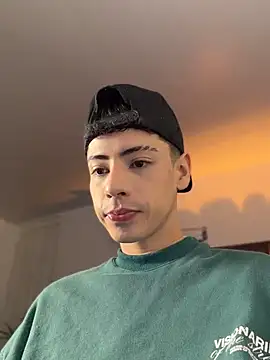 Snapshot of SebastianReed_ chatting on 04-04-26, 04:41 SebastianReed online show from 04-04-26, 04:41