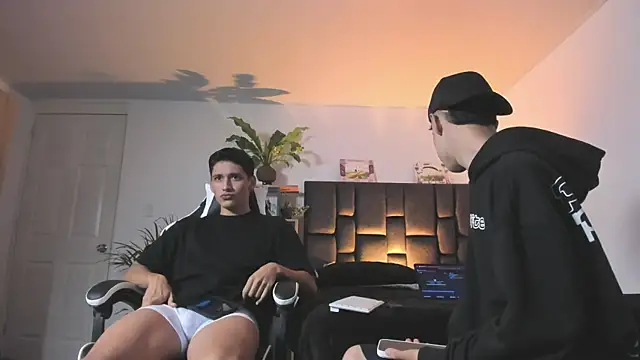 Snapshot of SebastianReed_ chatting on 04-25-26, 06:27 SebastianReed online show from 04-25-26, 06:27