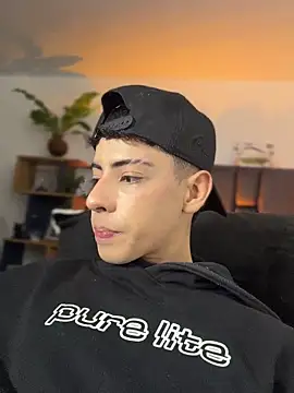 Snapshot of SebastianReed_ chatting on 04-05-26, 03:57 SebastianReed online show from 04-05-26, 03:57