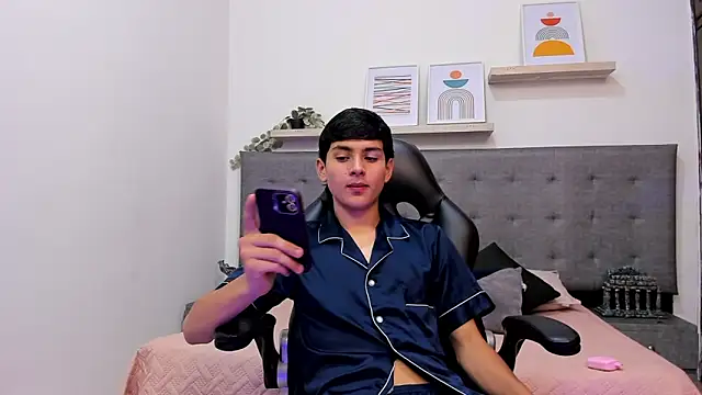 Andrew restrepoo online show from 03-17-26, 03:59