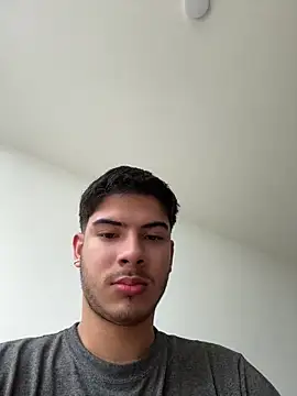 ApoloGray   online show from 04-17-26, 06:44