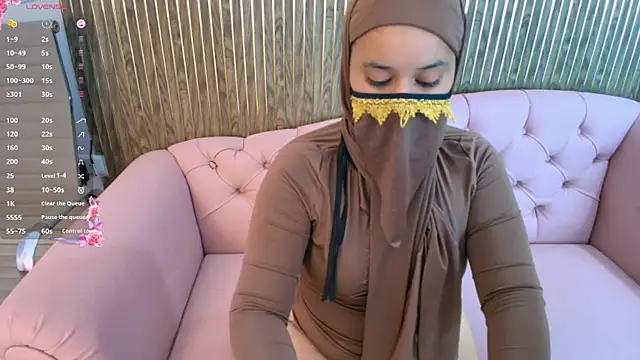 Aminaa Kaarim online show from 04-30-26, 07:21