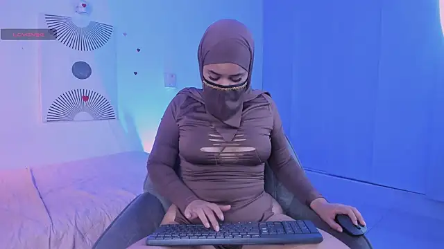 Aminaa Kaarim online show from 07-12-26, 02:12