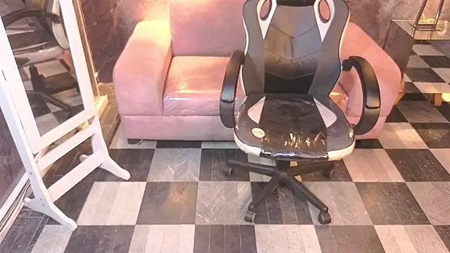 Charlottee b online show from 06-18-26, 07:52